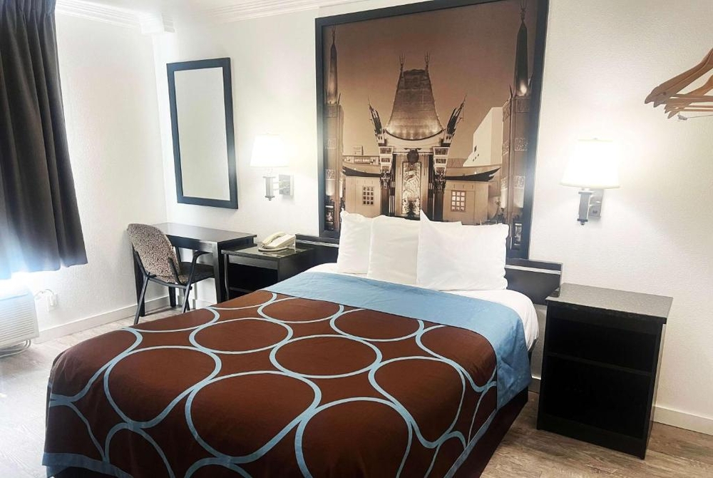 1 Queen Bed, Non-Smoking